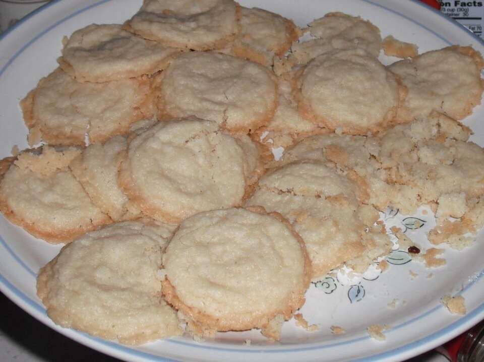A plate of gluten-free cookies