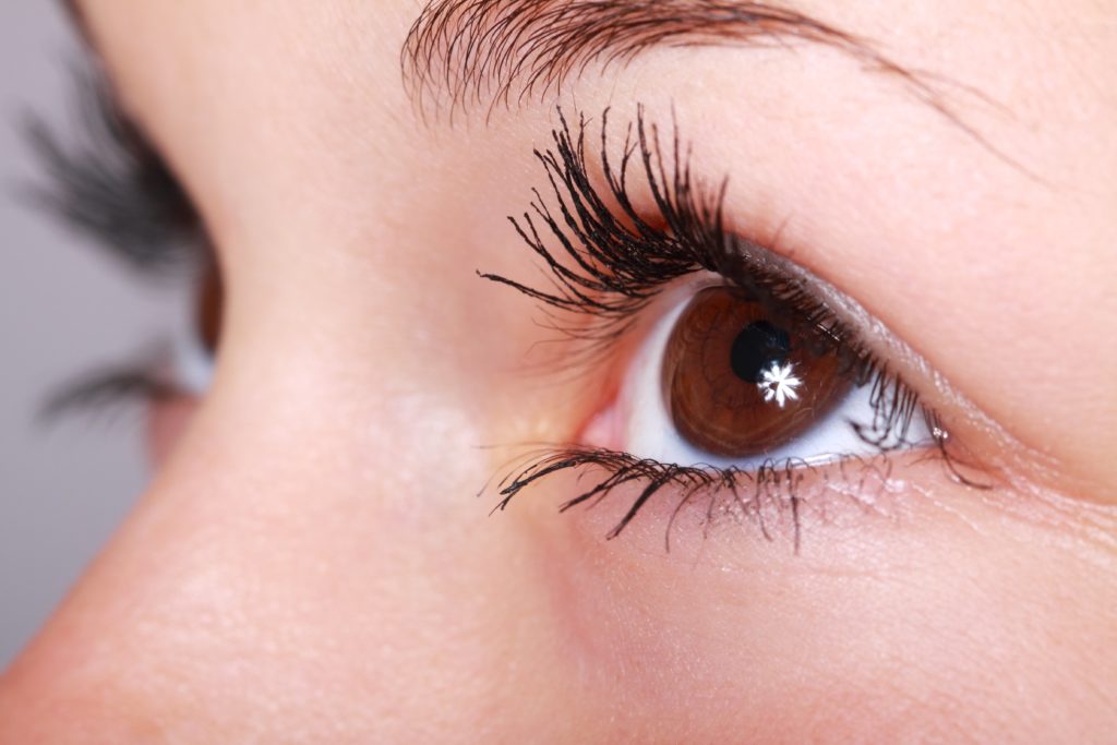 Thick eyelashes
