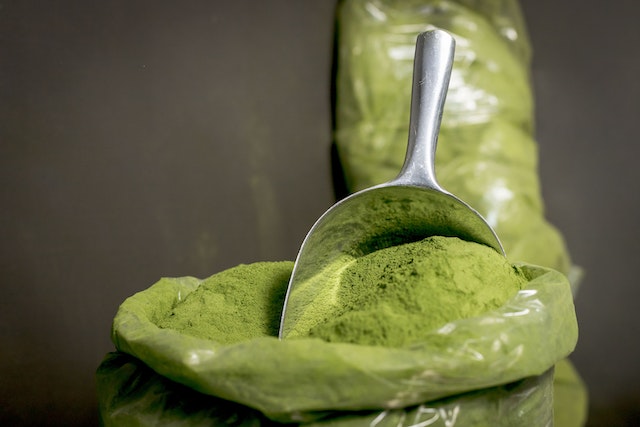 kratom powder on stainless spoon