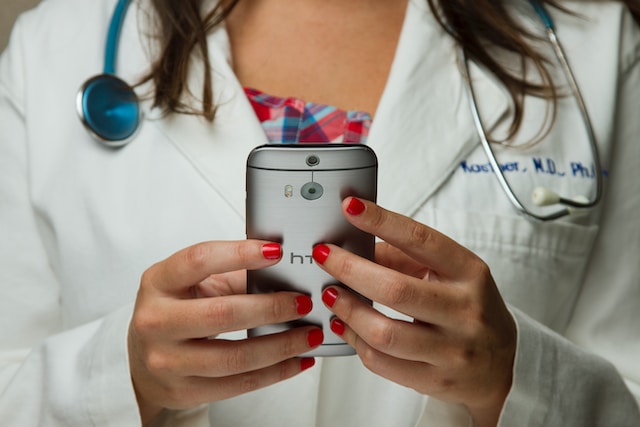 a doctor-patient consultation online