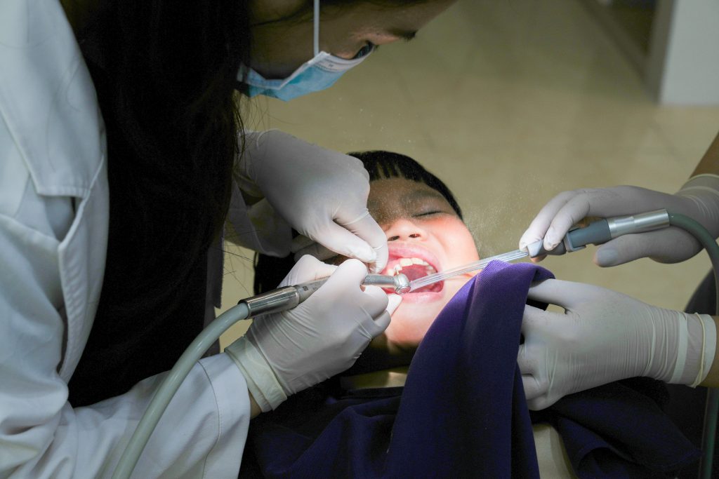 tooth extraction - scared kid